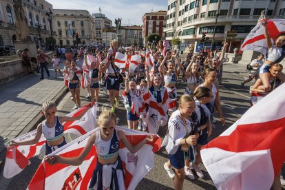 Desfile de los bailarines de 51 países que se concentran estos días en Burgos