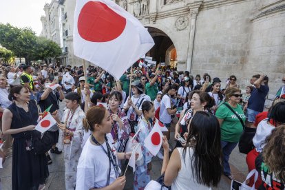 Desfile de los bailarines de 51 países que se concentran estos días en Burgos