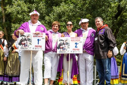 Blusas de San Esteban, doblete en el Concurso del Buen Yantar.
