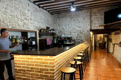 Imagen de la cafetería del hotel del Palacio de Guzmán