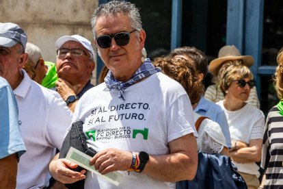 Instante del plante 400 por la reapertura del tren directo.