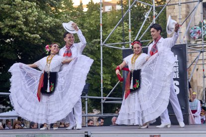 Imagen de la inauguración del Festival de Folclore.