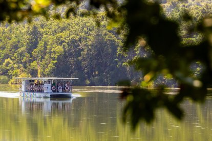 La tranquilidad domina el paseo fluvial.