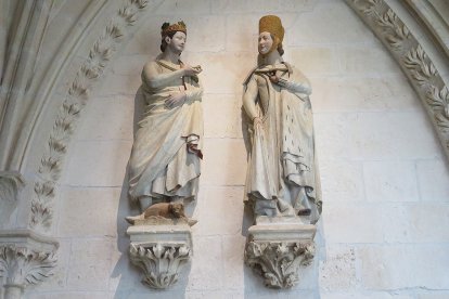 Conjunto escultórico de los desposorios entre Fernando III de Castilla y Beatriz de Suabia. Claustro alto de la Catedral de Burgos.