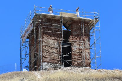 Reconstrucción de La Torre de telégrafo óptico de Tariego de Cerrato (Palencia), construida en 1844 en la segunda guerra Carlista