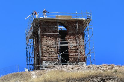 Reconstrucción de La Torre de telégrafo óptico de Tariego de Cerrato (Palencia), construida en 1844 en la segunda guerra Carlista