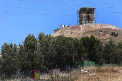 Reconstrucción de La Torre de telégrafo óptico de Tariego de Cerrato (Palencia), construida en 1844 en la segunda guerra Carlista