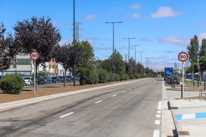 Vista de la avenida alcalde Martín Cobos, en Burgos, junto a la rotonda de La Ventilla.