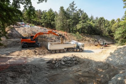 Un momento de la visita a las obras en el puente del Castillo de Burgos.