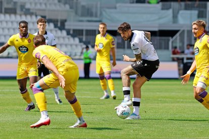 Imagen del partido entre el Burgos CF y el Valladolid.