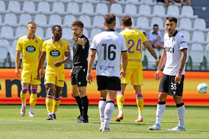 Imagen del partido entre el Burgos CF y el Valladolid.