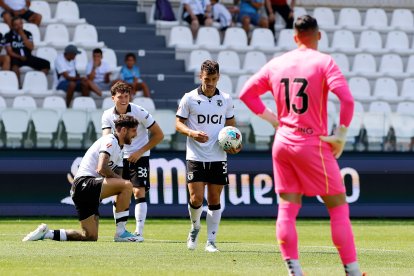 Imagen del partido entre el Burgos CF y el Valladolid.