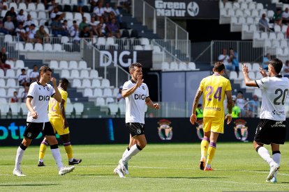 Imagen del partido entre el Burgos CF y el Valladolid.