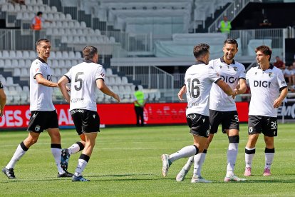 Imagen del partido entre el Burgos CF y el Valladolid.