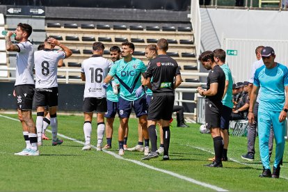 Imagen del partido entre el Burgos CF y el Valladolid.