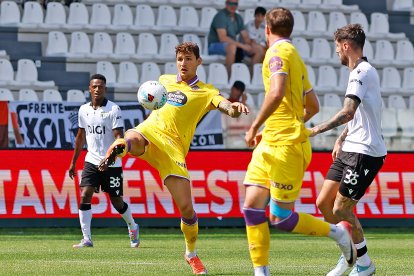 Imagen del partido entre el Burgos CF y el Valladolid.