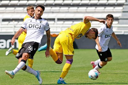 Imagen del partido entre el Burgos CF y el Valladolid.