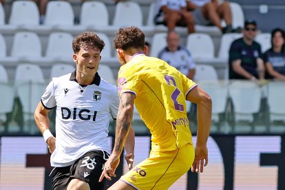 Imagen del partido entre el Burgos CF y el Valladolid.