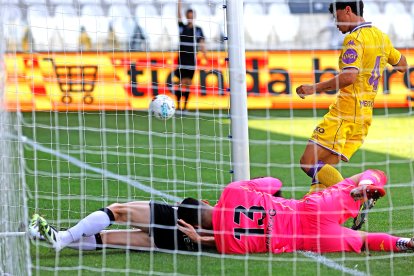Imagen del partido entre el Burgos CF y el Valladolid.