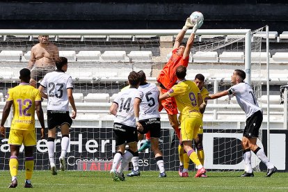 Imagen del partido entre el Burgos CF y el Valladolid.