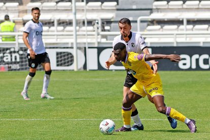 Imagen del partido entre el Burgos CF y el Valladolid.