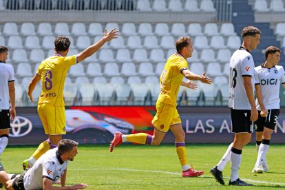 Imagen del partido entre el Burgos CF y el Valladolid.