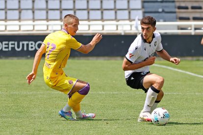 Imagen del partido entre el Burgos CF y el Valladolid.