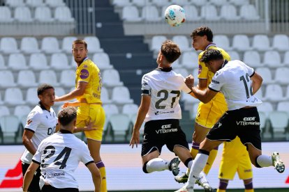 Imagen del partido entre el Burgos CF y el Valladolid.