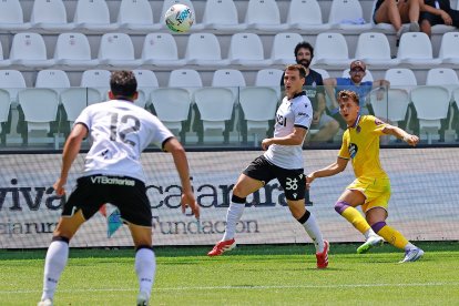 Imagen del partido entre el Burgos CF y el Valladolid.