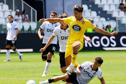 Imagen del partido entre el Burgos CF y el Valladolid.