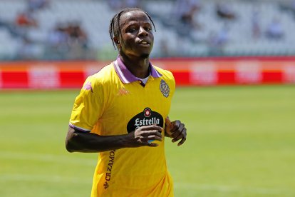 Imagen del partido entre el Burgos CF y el Valladolid.