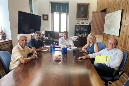 Un momento de la reunión en la Alcaldía con los vecinos de San Juan de los Lagos.