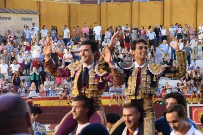 David Cob y Leo Pallatier salieron a hombros de la plaza de toros de Roa.