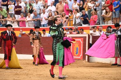 Cortés paseó un trofeo con petición de la segunda oreja.