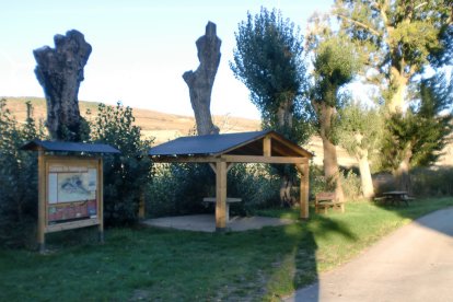 Inicio de la ruta de las Cuevas de Valdegoba.