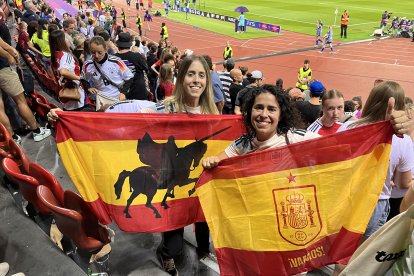 Las burgalesas instantes antes de que arrancara el partido Alemania- España.