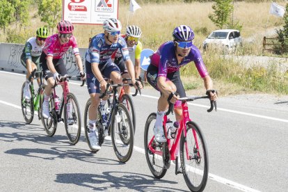 El arandino Aparicio comanda el grupo de escapados.