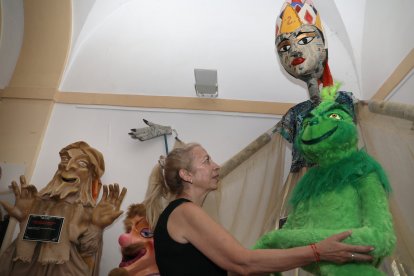 La casa de los Títeres en Paredes de Nava (Palencia), en la imagen la actriz y colaboradora de Miguel Ángel Ordoñez, Irene Antolín