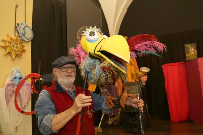 Taller de títeres de Palredes de Nava (Palencia) El artesano y titiritero Miguel Ordoñez