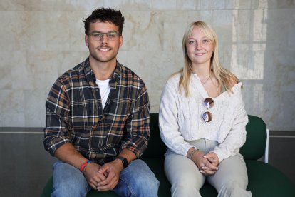 Simón Wilke y Maya Thomas,dos de los estudiantes que participan en este curso.