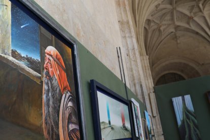 Muestra del grupo de artistas  Thieldon, protagonizada por obras del pintor francés Delphy, en el claustro de la Catedral de Palencia, con motivo  del hermanamiento entre Bourges y Palencia
