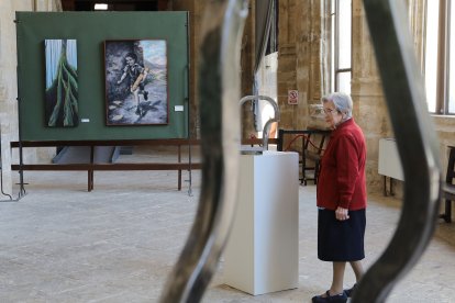 Muestra del grupo de artistas  Thieldon, protagonizada por obras del pintor francés Delphy, en el claustro de la Catedral de Palencia, con motivo  del hermanamiento entre Bourges y Palencia