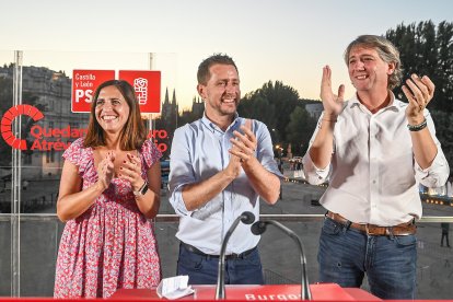 El secretario general del PSCyL, Carlos Martínez, acude a la Fiesta de la Rosa organizada por el PSOE de Burgos