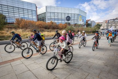 Imagen de la bicicletada organizada por Adacebur.