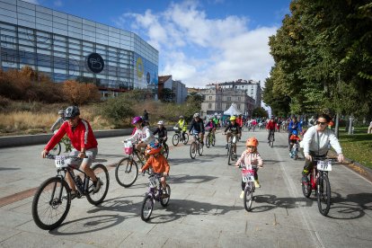 Imagen de la bicicletada organizada por Adacebur.