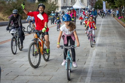 Imagen de la bicicletada organizada por Adacebur.