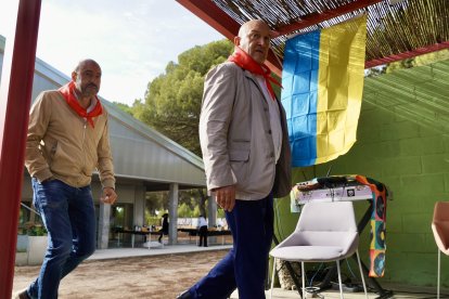 El secretario general de UGT Castilla y León, Óscar Lobo, y el fundador de la Fundación Eusebio Sacristán, Eusebio Sacristán, celebran un encuentro entre ambos organismos, al que también acude el alcalde de Valladolid, Jesús Julio Carnero.