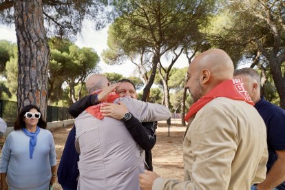 El secretario general de UGT Castilla y León, Óscar Lobo, y el fundador de la Fundación Eusebio Sacristán, Eusebio Sacristán, celebran un encuentro entre ambos organismos, al que también acude el alcalde de Valladolid, Jesús Julio Carnero.
