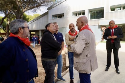 El secretario general de UGT Castilla y León, Óscar Lobo, y el fundador de la Fundación Eusebio Sacristán, Eusebio Sacristán, celebran un encuentro entre ambos organismos, al que también acude el alcalde de Valladolid, Jesús Julio Carnero.