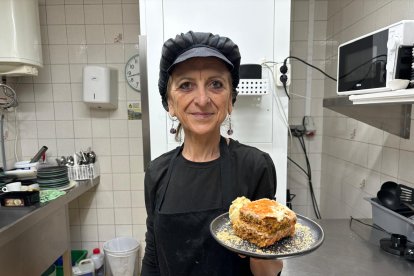 Carmen se encarga de la tarta de zanahoria